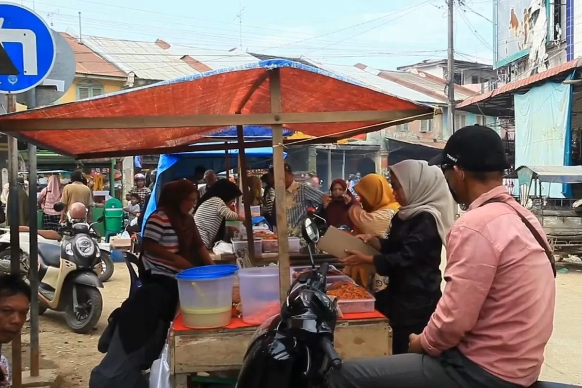 Ramadan di Aceh Tamiang: Pasar Takjil & Toko Lebaran Ramai