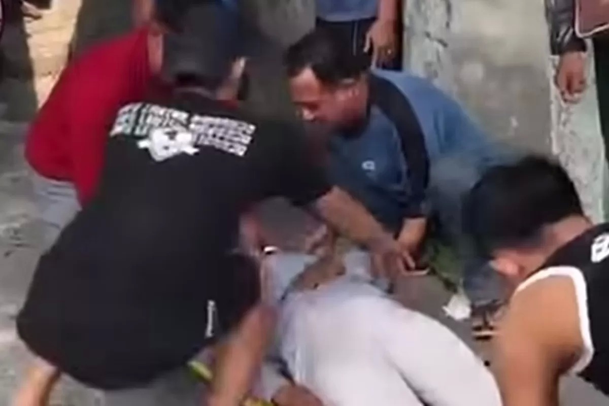 Rombong Es Krim Ditabrak Motor di Sidoarjo, Korban Dirawat