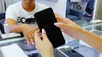 Rupiah Jatuh, Harga iPhone Naik? Ini Analisisnya