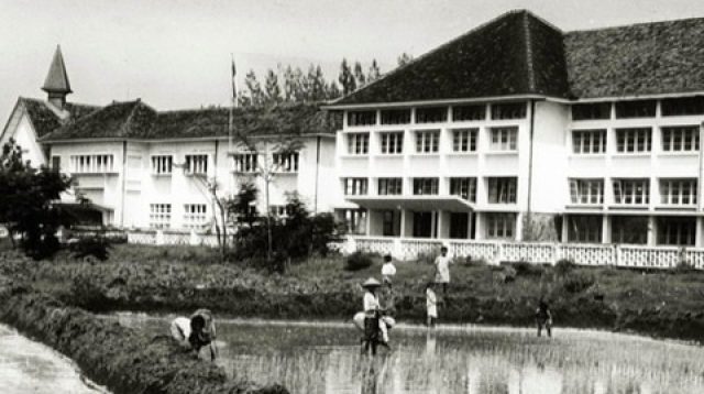 Sanata Dharma: Arsitektur & Filosofi Kampus Seribu Jendela