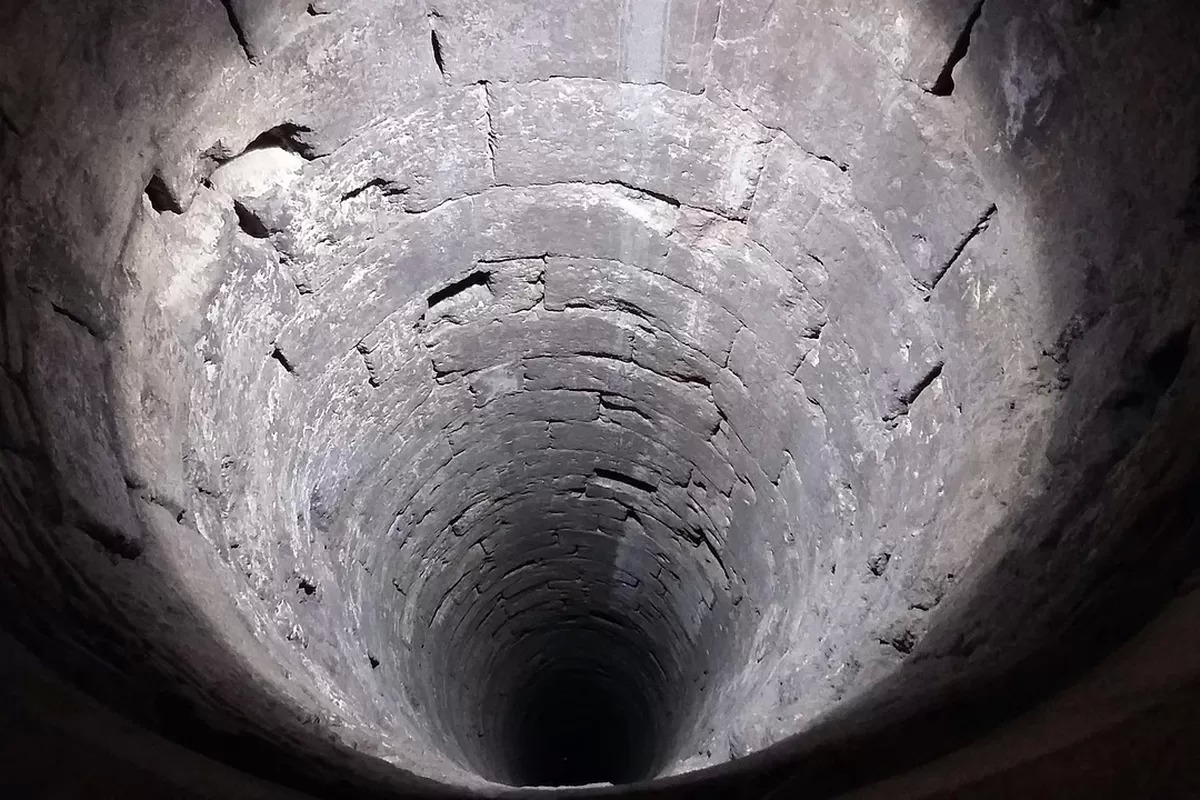 Wanita Paruh Baya Terperosok Sumur di Gresik, Kronologi Lengkap