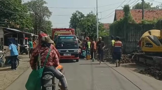 Warga Jangga Terisi Diduga Tersetrum Kabel PLN, Evakuasi Viral di Media Sosial