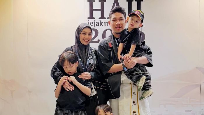 Rizal Armada dan Istri ibadah haji