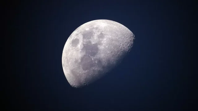 Angin Bumi’ Ternyata Penyebab Karat di Permukaan Bulan