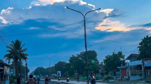 Awan Pelangi Muncul di Indramayu, Pukau Warga Sejak Pagi