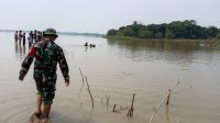 Babinsa Ade Widarya Berupaya Cari Korban Tenggelam di Waduk Cipancuh Babinsa Ade Widarya Berupaya Cari Korban Tenggelam di Waduk Cipancuh