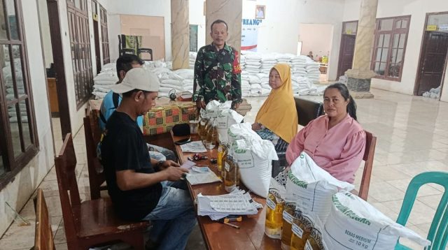 Bantuan 1.898 Keluarga Histeris: Bulog Jamin Beras & Minyak Goreng