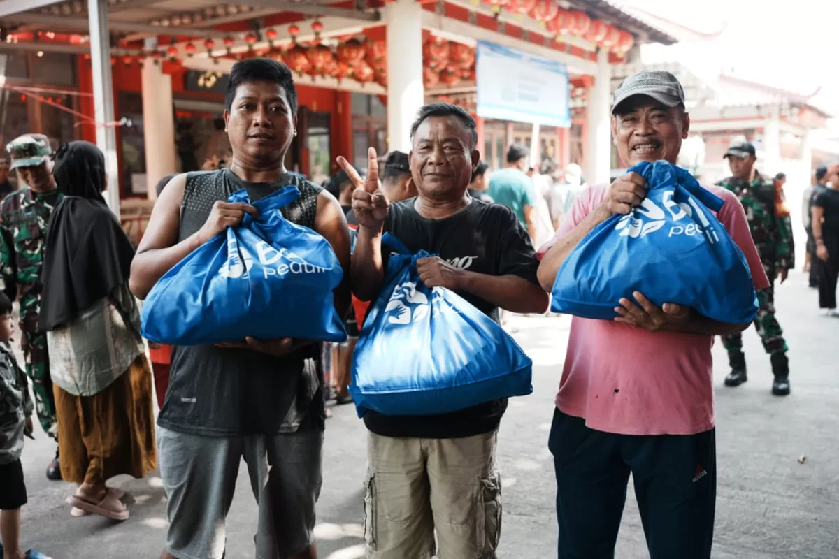 BRI Bagikan 1.000 Paket Sembako untuk Umat Buddha pada Hari Raya Waisak