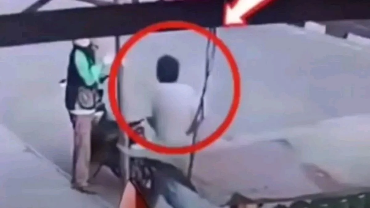 CCTV Ungkap Jejak Pelaku Pembunuhan Sekeluarga di Indramayu