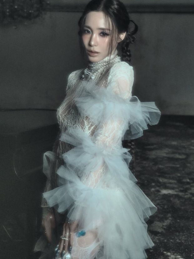 Perilisan lagu 'Summer's Not Over' merupakan bagian dari perayaan satu dekade debut Tiffany Young sebagai solois.