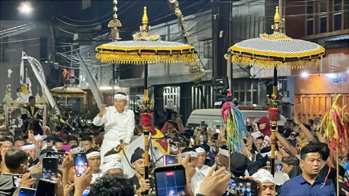 Dedi Mulyadi Ceritakan Perjuangan Lestarikan Budaya Sunda, Ribuan Warga Cirebon Terharu