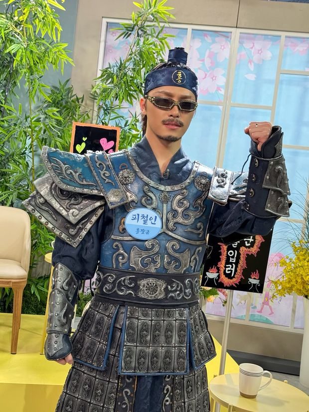 Dino akan menggunakan nama Picheolin dalam debutnya sebagai solois. Picheolin merupakan nama dari alter ego dari sang idol.