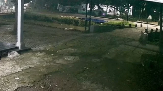Gerombolan Motor Diduga Bawa Senjata Tajam Melintas di Plumbon Terekam CCTV Subuh