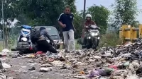 Jembatan Kamal Mundu–Segeran Rawan Kecelakaan Akibat Sampah Jembatan Kamal Mundu–Segeran Rawan Kecelakaan Akibat Sampah