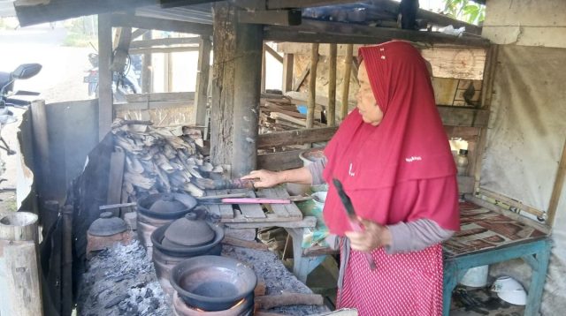 Kesetiaan Mak Isah Jaga Rahasia Surabi Harko di Usia 70 Tahun