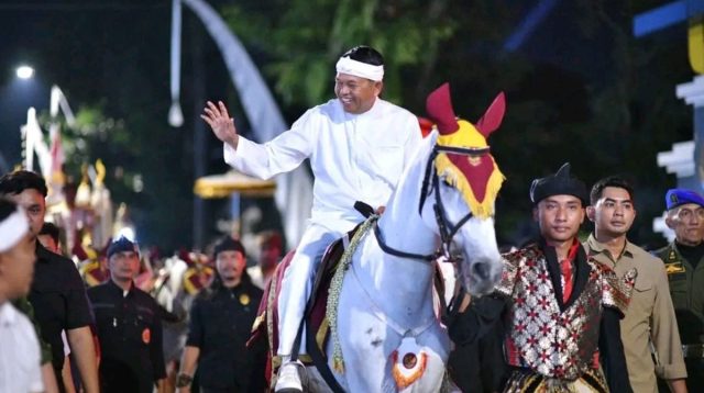Kirab Budaya Padjadjaran Dimulai dari Sumedang, Mahkota Binokasih Diarak