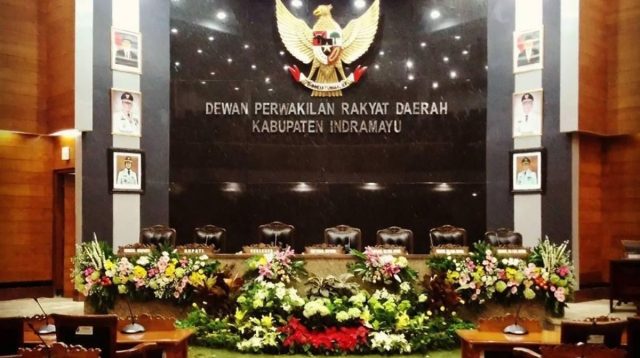 Kisah Pilu Warga Indramayu: Dari Gedung Dewan ke Rumah Saudara