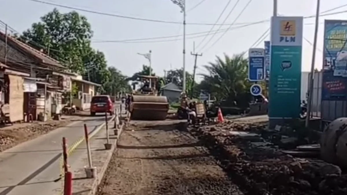 Losarang: Material Proyek Jalan Jadi Bancakan Oknum, Miris!