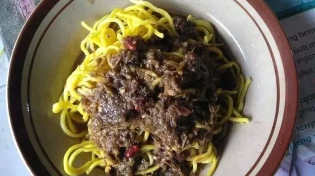 Mie Srodot Indramayu: Kuliner Pedas Legendaris yang Bikin Ketagihan