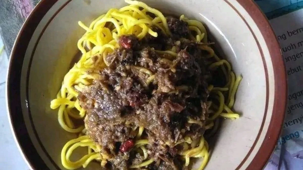 Mie Srodot Indramayu: Kuliner Pedas Legendaris yang Bikin Ketagihan