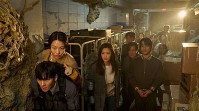 Potret Jun Ji Hyun dan Ji Chang Wook di Film Terbaru ‘Colony’ yang Penuh Ketegangan