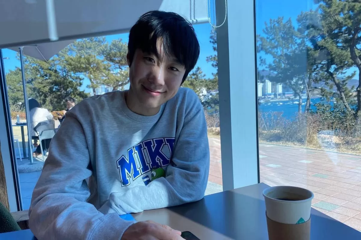 Profil Sim Hee Seop, Pemeran Sahabat Hwang Dong Man di We Are All Trying Here