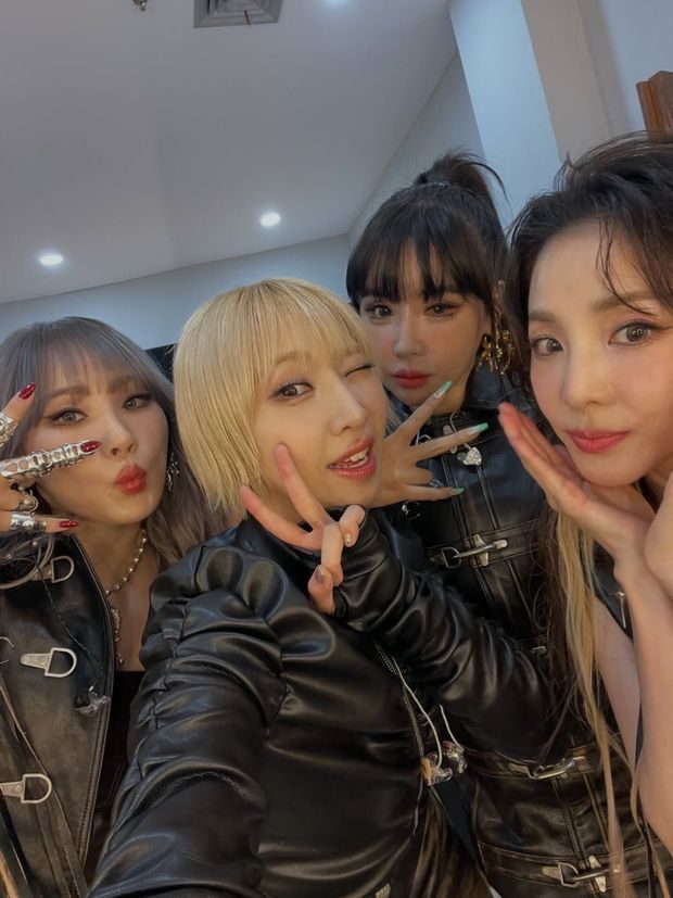 Potret 2NE1/ Foto: instagram.com/_minzy_mz Ulang tahun 2NE1 yang ke-17 diperingati dengan perilisan foto-foto yang belum pernah terpublikasikan dari para member.