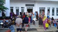 Ribuan Warga Desa Mekarjati Terima Bantuan Beras dan Minyak Goreng, Warga Bersyukur Beban Ekonomi Berkurang