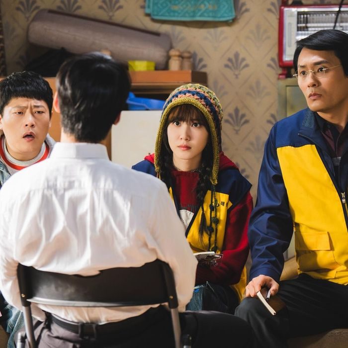 The Wonderfools (L to R) Im Seong-jae as Kang Ro-bin, Park Eun-bin as Eun Chae-ni, Choi Dae-hoon as Son Gyeong-hun in The Wonderfools Cr. konamhi, LEE YOUNG SU/Netflix © 2026