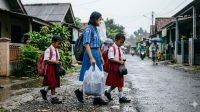 Siswa di Indramayu Diminta Bawa Sampah Plastik ke Sekolah