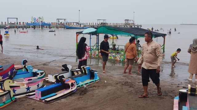 Suasana Pantai dan Kuliner Balongan Indah 2 Memikat Wisatawan di Akhir Pekan