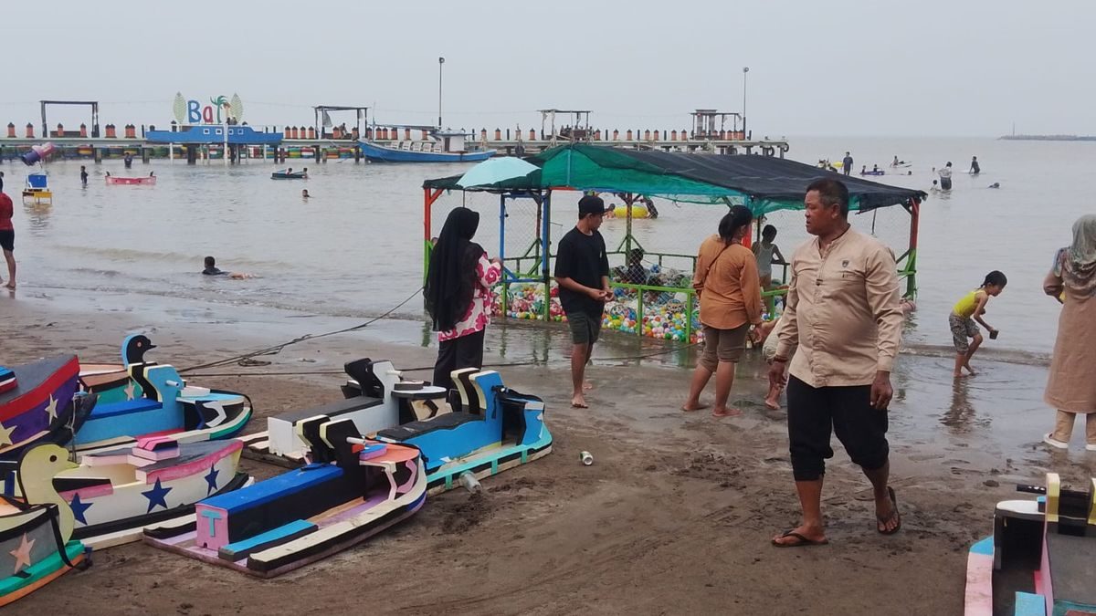 Suasana Pantai dan Kuliner Balongan Indah 2 Memikat Wisatawan di Akhir Pekan