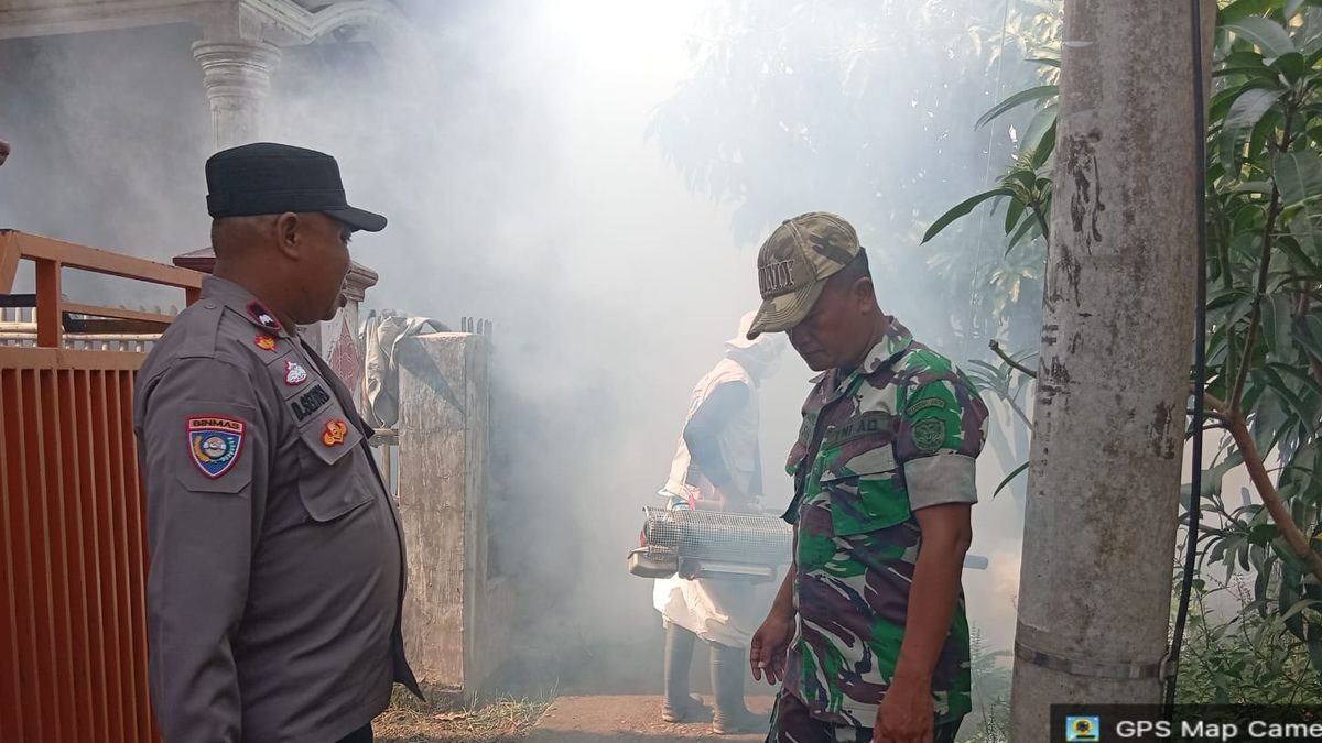 TNI dan Petugas Kesehatan Bersinergi Berantas DBD Lewat Fogging di Krangkeng