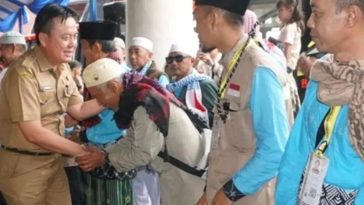 445 Jemaah Haji Indramayu Kloter 30 Tiba di Tanah Air, Sambut Haru