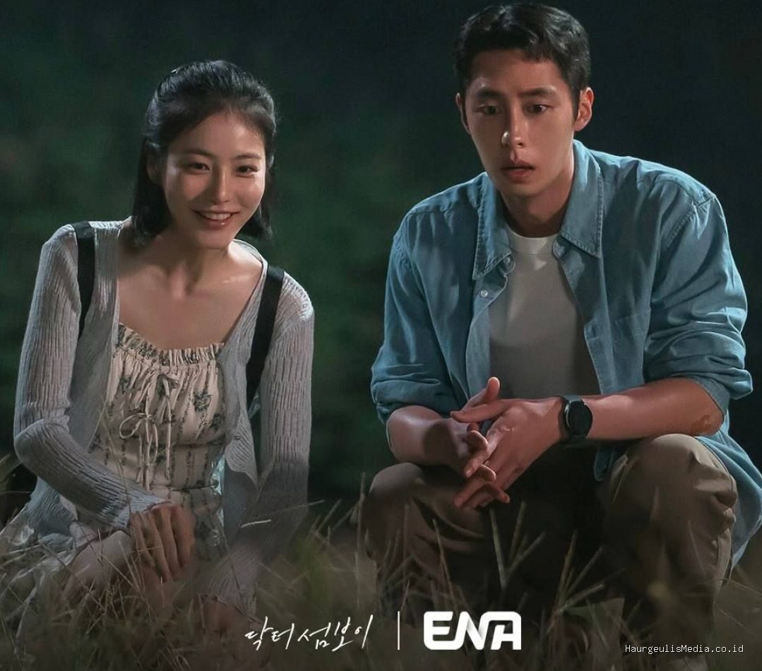 Lee Jae Woon dan Shin Ye Eun berbagi tentang pengalaman mereka syuting Doctor on the Edge, dan bagaimana keduanya saling bekerja sama membangun chemistry.