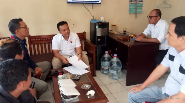 Atim Sawano Laporkan Dugaan Intimidasi Polisi ke Paminal Polres Indramayu
