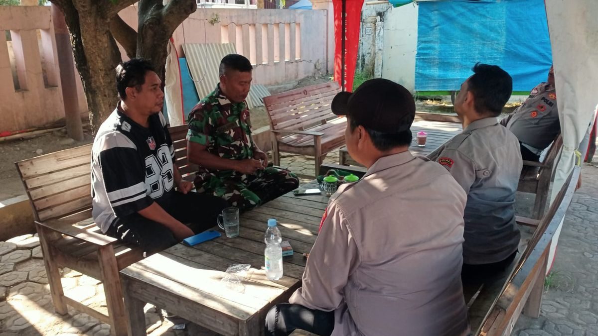 Babinsa Cikedunglor Serma Solihin Perkuat Sinergi TNI-Polri Gelar Komsos
