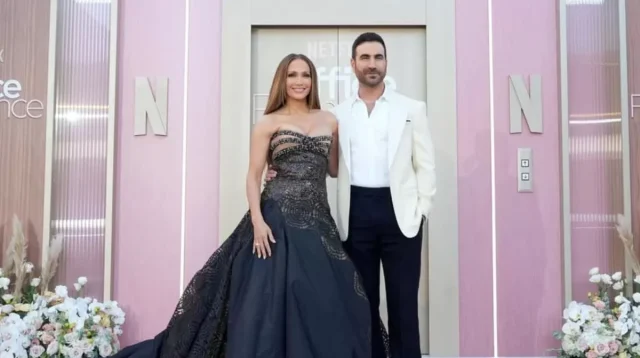 Biodata Pemain Film Office Romance 2026 Dibintangi Jennifer Lopez dan Brett Goldstein