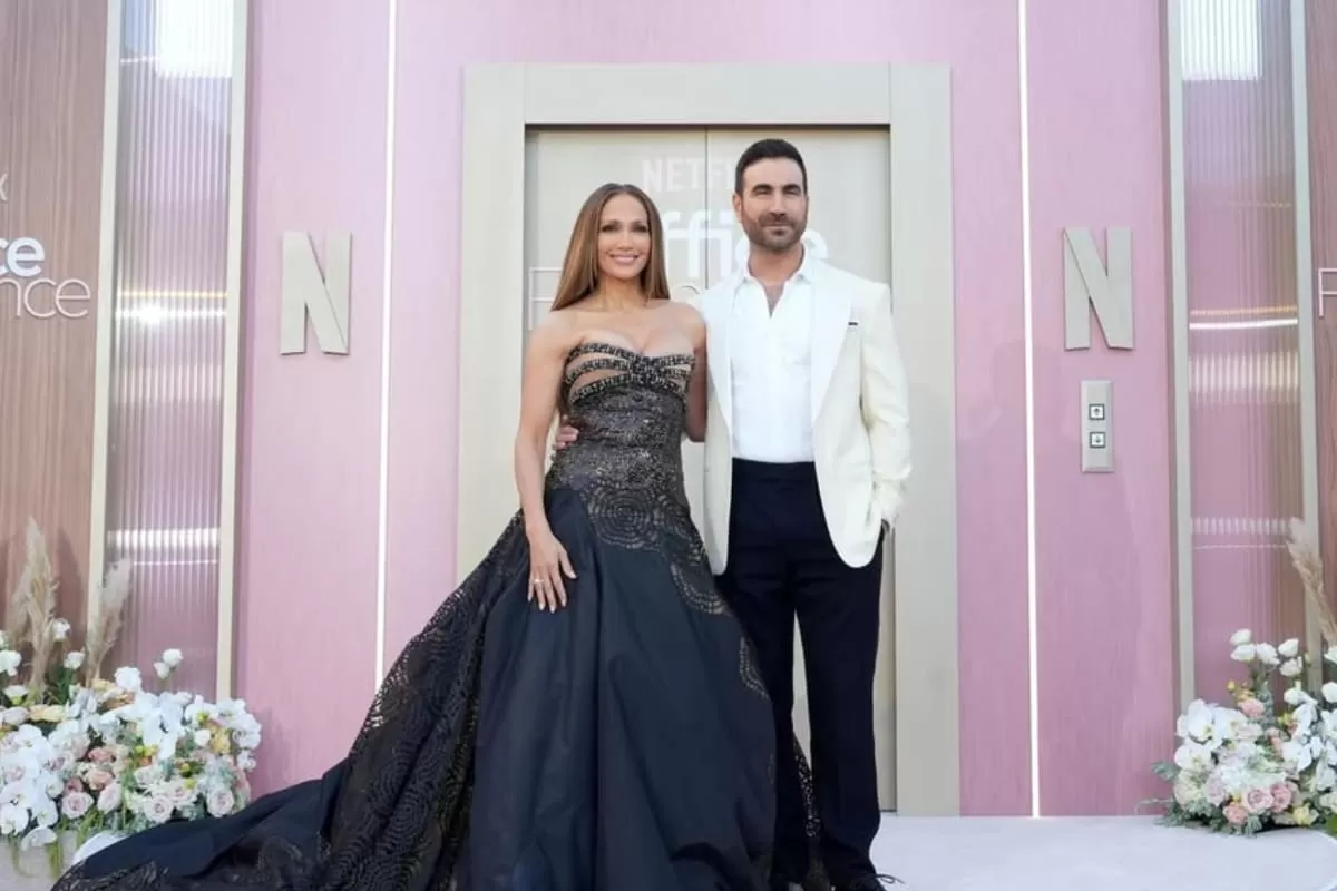 Biodata Pemain Film Office Romance 2026 Dibintangi Jennifer Lopez dan Brett Goldstein