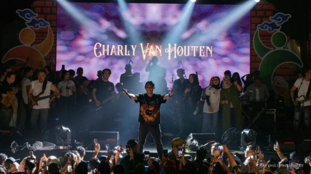Charly Van Houten Gebyar Hari Jadi Cirebon ke-599, Ribuan Penonton Terbakar