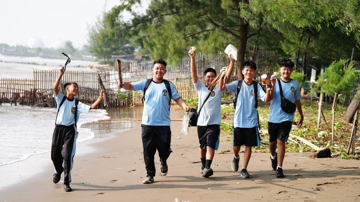 DLH Indramayu: Peringati Hari Lingkungan Hidup dengan Bersih-bersih Pantai