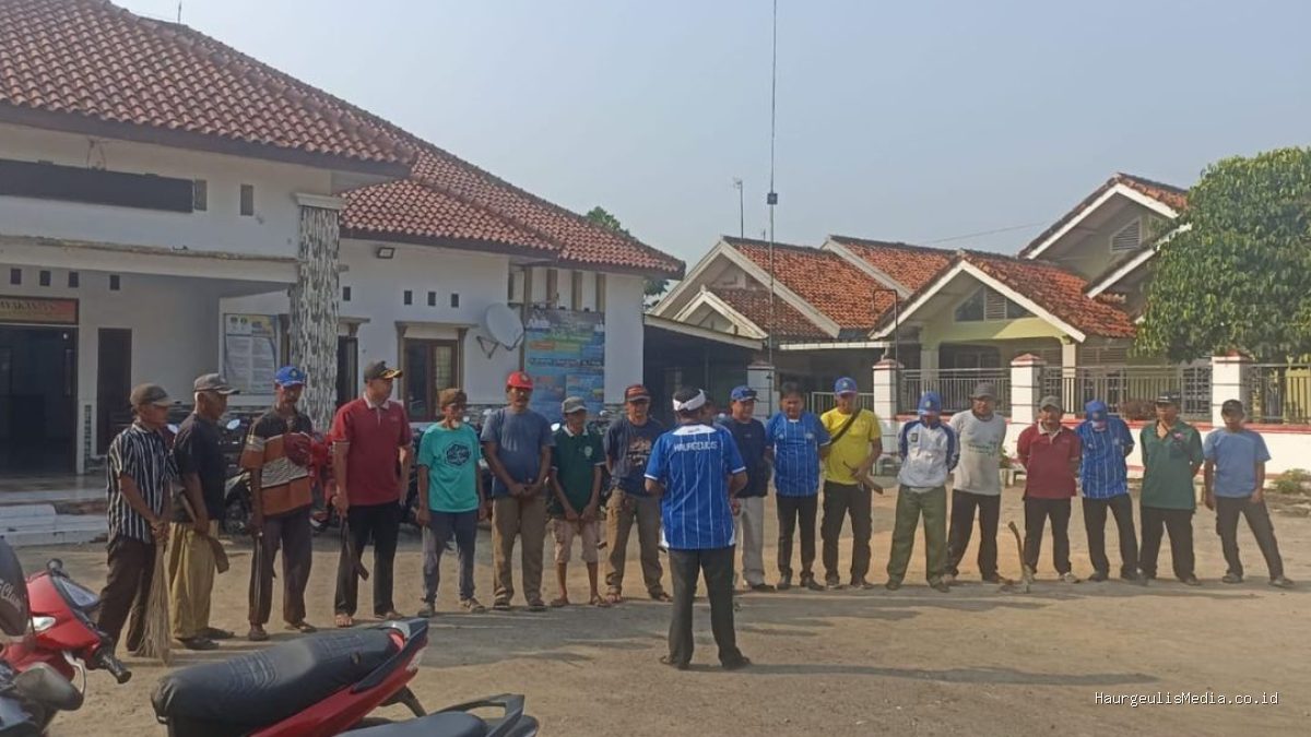 Gotong Royong Jumat Bersih: Pemdes Sumbermulya Bangun Budaya Positif