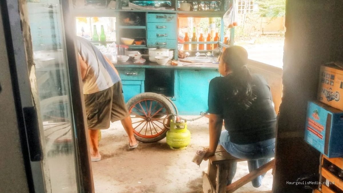 Harga Elpiji 3 Kg Terisi Indramayu: Warga Keluhkan Melejit Rp30 Ribu
