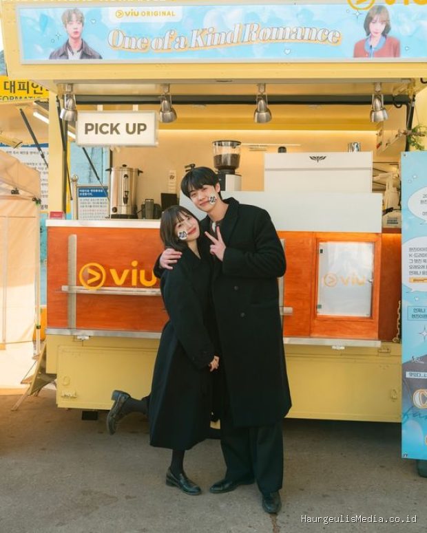 Joy dan Kim Hyun Jin menjanjikan chemistry terbaik untuk drama 'One of A Kind Romance' melalui kedekatan mereka sebagai teman seumuran di balik layar.