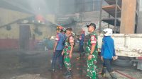 Kebakaran Fitness Sleman: Babinsa Sliyeg Sigap Padamkan Api & Evakuasi Kebakaran Fitness Sleman: Babinsa Sliyeg Sigap Padamkan Api & Evakuasi