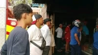 Kebakaran Losarang: Tetangga Dobrak Pintu Selamatkan Pemilik Rumah Kebakaran Losarang: Tetangga Dobrak Pintu Selamatkan Pemilik Rumah