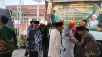 Kiai Abbas Buntet Turun Gunung: 14 Anak Disunat, 72 Yatim Berkah Indramayu Kiai Abbas Buntet Turun Gunung: 14 Anak Disunat, 72 Yatim Berkah Indramayu