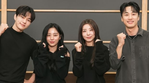 Kim Myung Soo, Kang Min Ah, Kwon So Hyun, dan Cha Min Ji merupakan jajaran pemeran utama dari drama 'Love in Sync'.