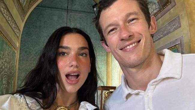 Kisah Manis Pernikahan Dua Lipa dan Callum Turner: Berawal dari Minat yang Sama