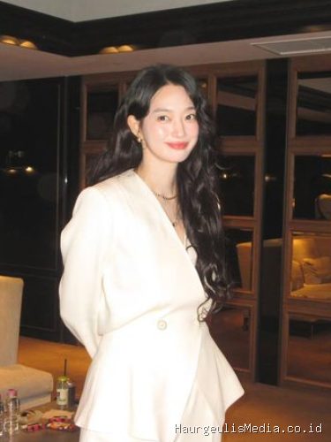 Shin Min Ah untuk premiere film The Eyes